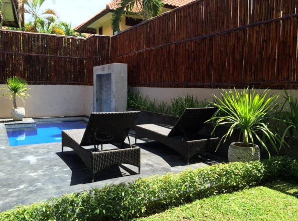 Kuta Holiday Villas Esterno foto