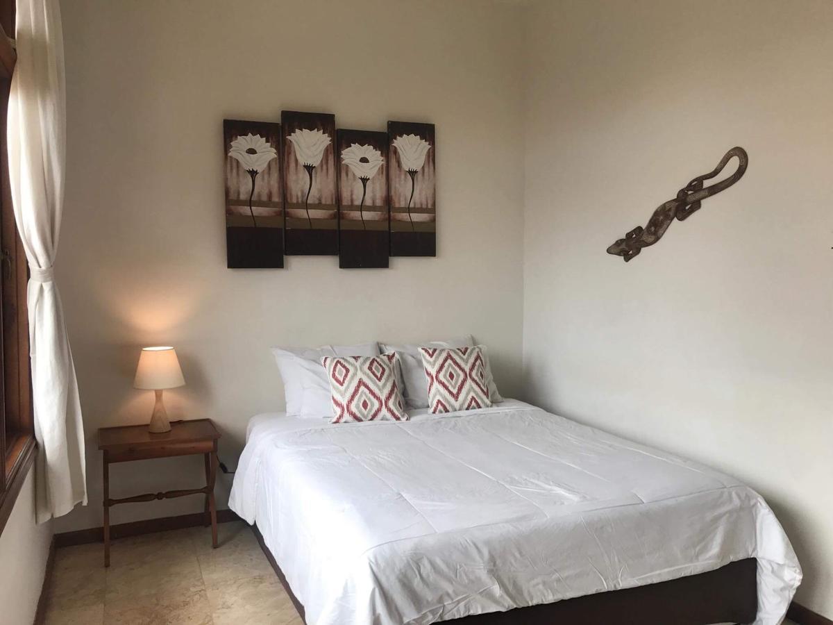 Kuta Holiday Villas Esterno foto