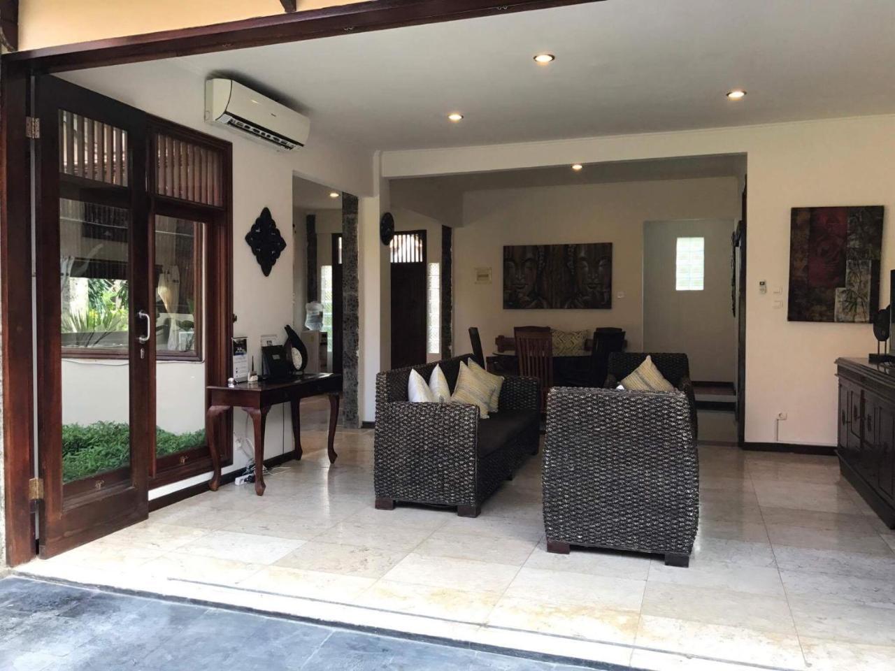 Kuta Holiday Villas Esterno foto