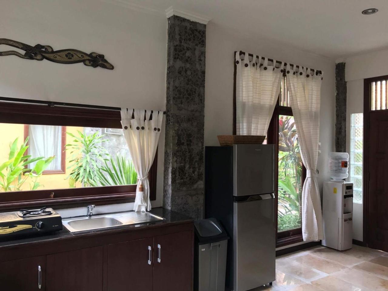 Kuta Holiday Villas Esterno foto