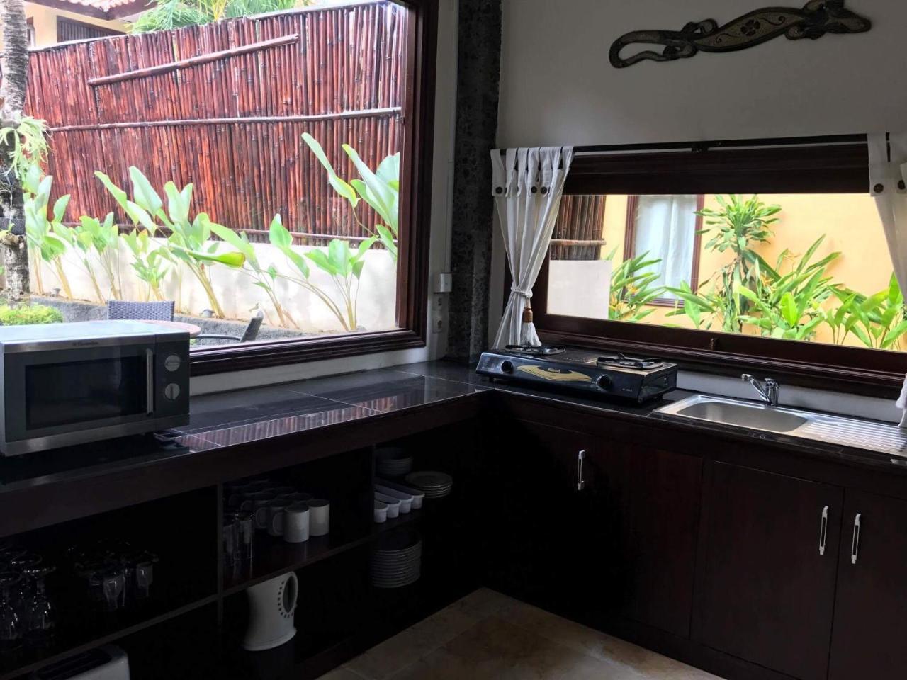 Kuta Holiday Villas Esterno foto