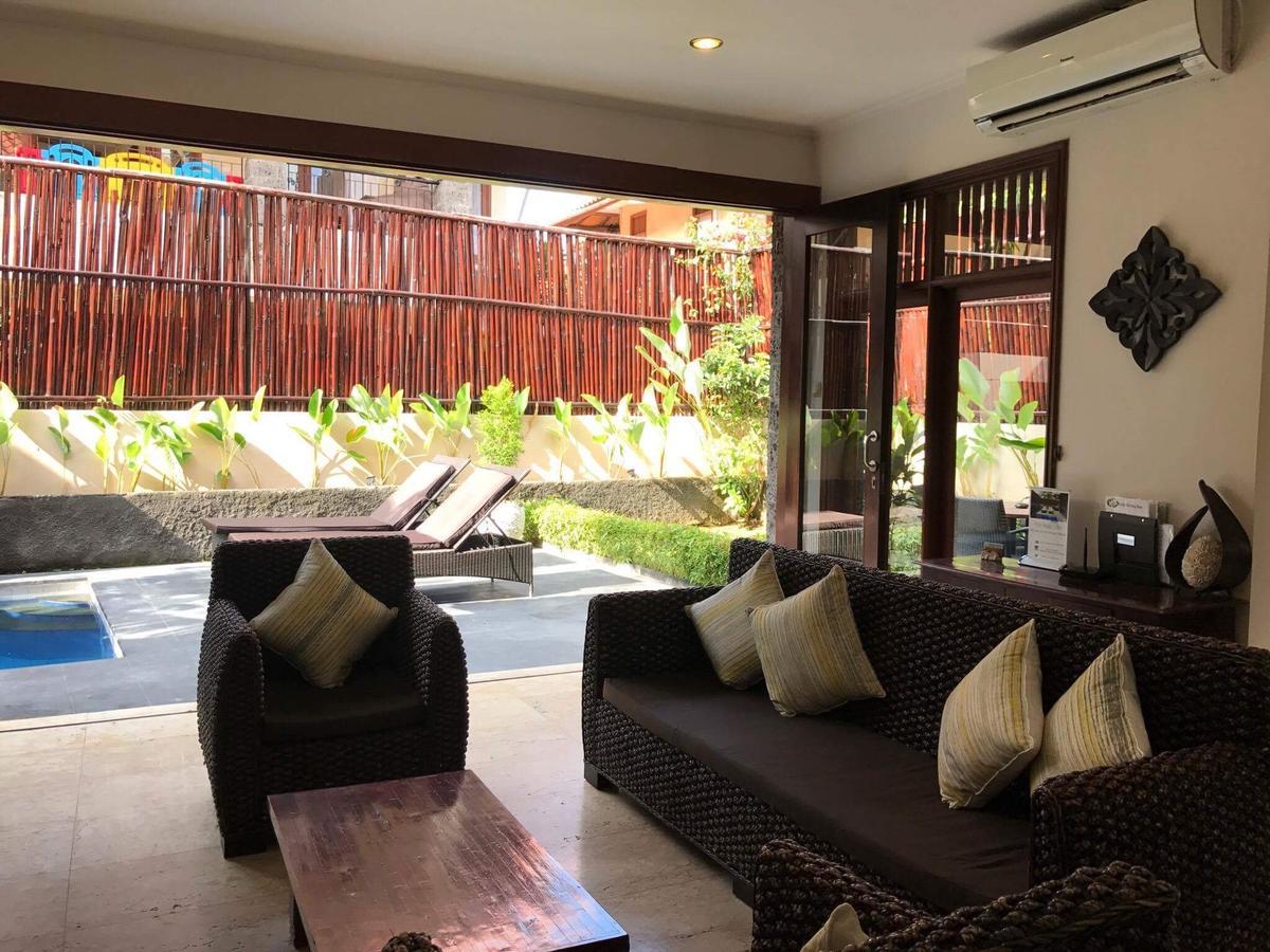 Kuta Holiday Villas Esterno foto