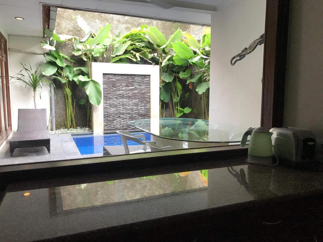 Kuta Holiday Villas Esterno foto