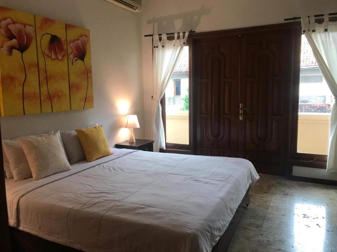 Kuta Holiday Villas Esterno foto