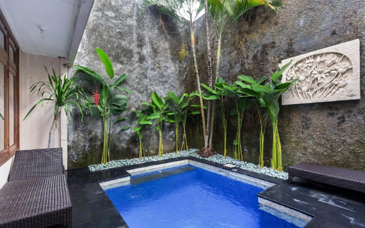 Kuta Holiday Villas Esterno foto