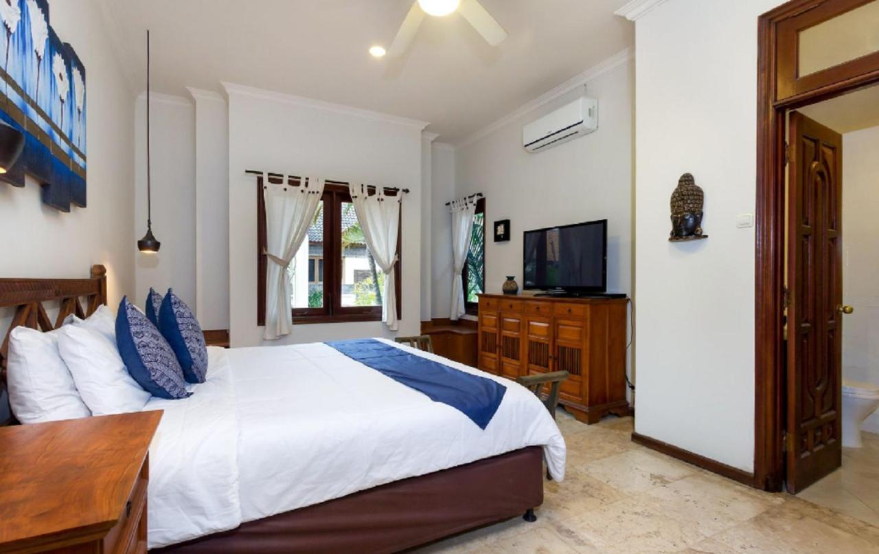 Kuta Holiday Villas Esterno foto