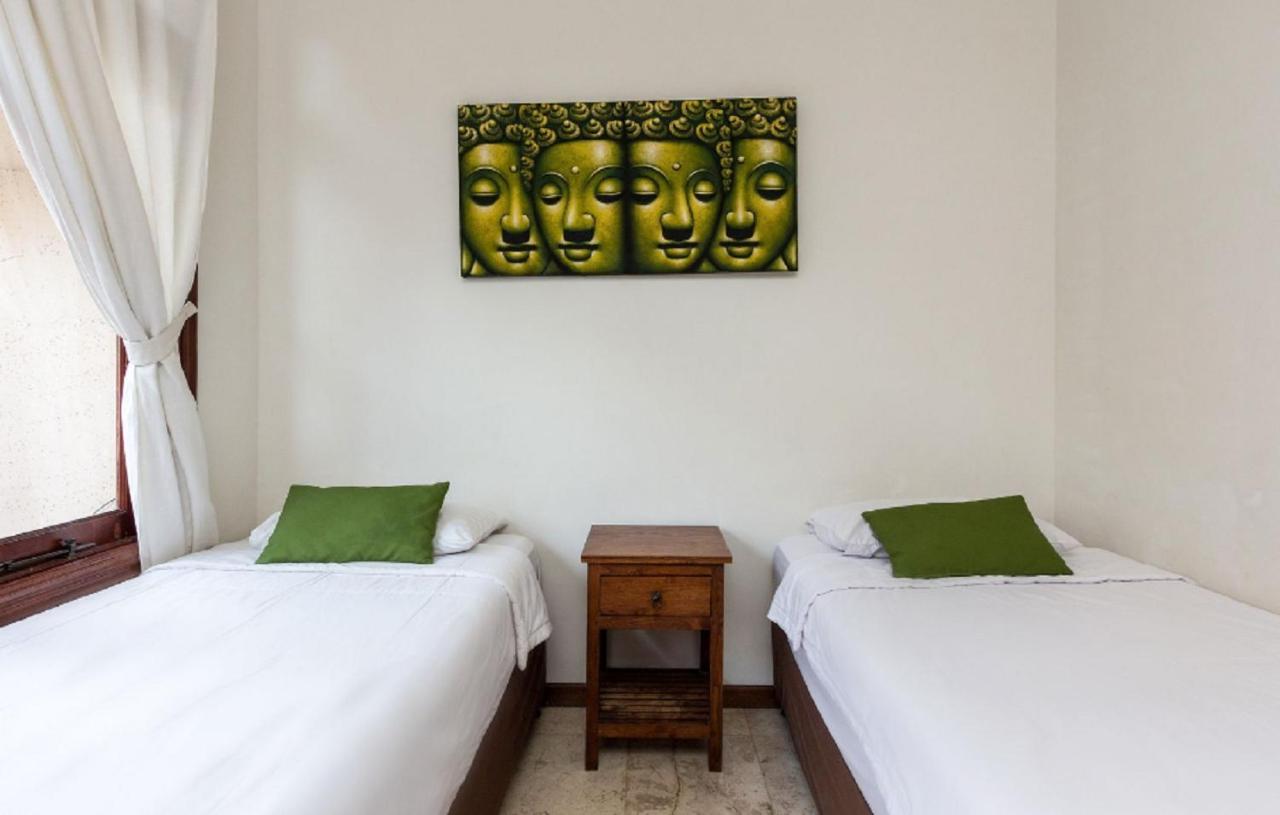 Kuta Holiday Villas Esterno foto