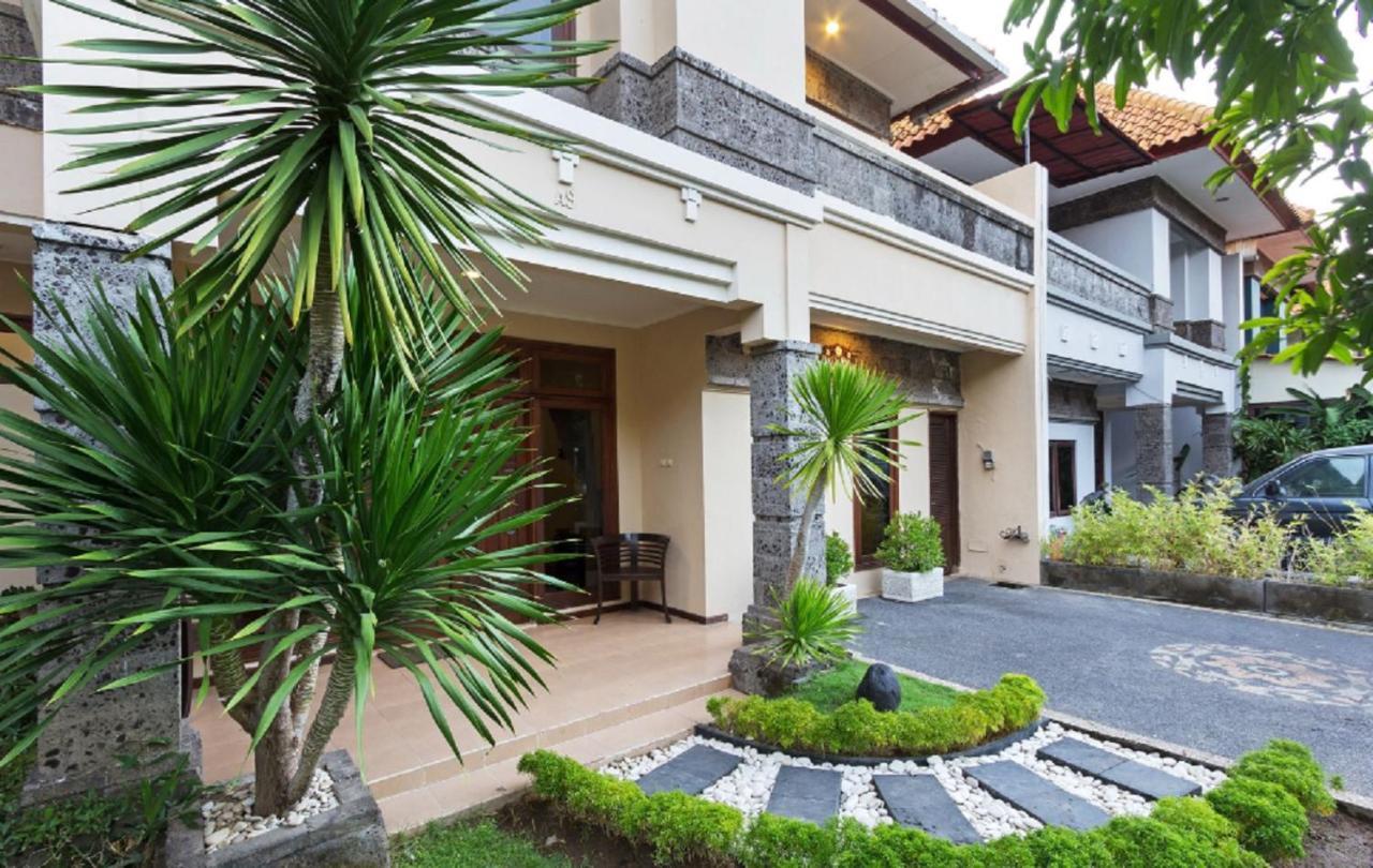 Kuta Holiday Villas Esterno foto