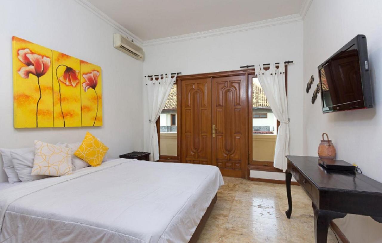 Kuta Holiday Villas Esterno foto
