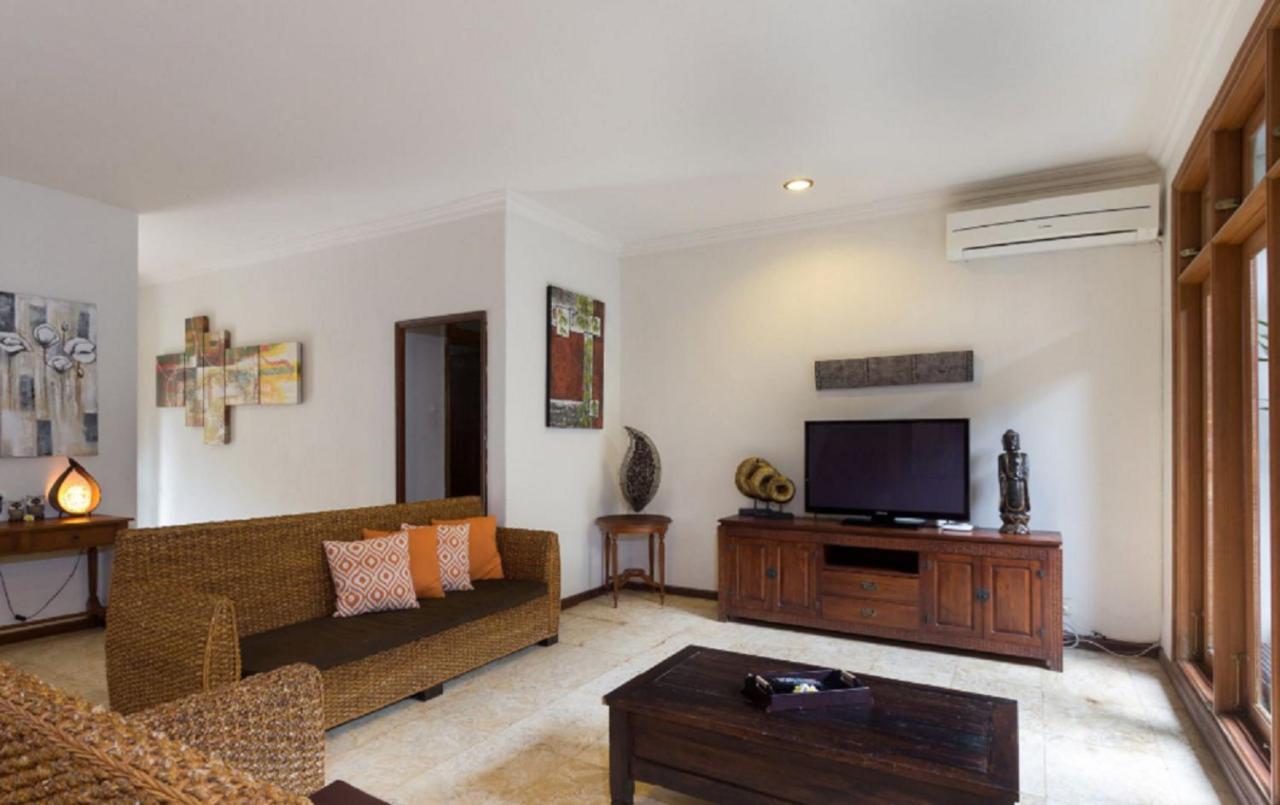 Kuta Holiday Villas Esterno foto